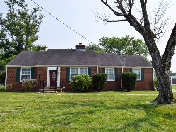 884 W Albert Gallatin Ave, Gallatin, TN 37066
