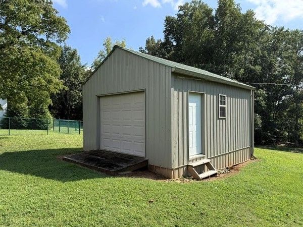 301 S Riverside Dr, McMinnville, TN 37110