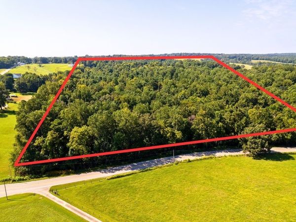 1 Vanleer Hwy , Charlotte, TN 37036