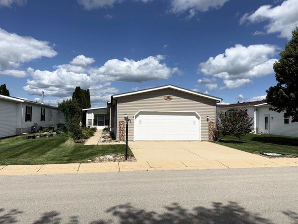 502 Seasons Parkway, BELVIDERE, IL 61008