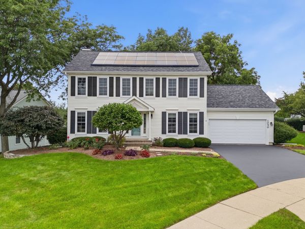 1050 Hampshire Lane , Elgin, IL 60120