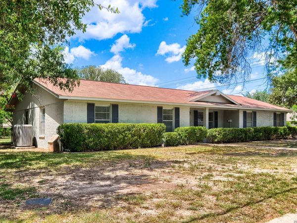 1345 Azalea Ln, New Braunfels, TX 78130