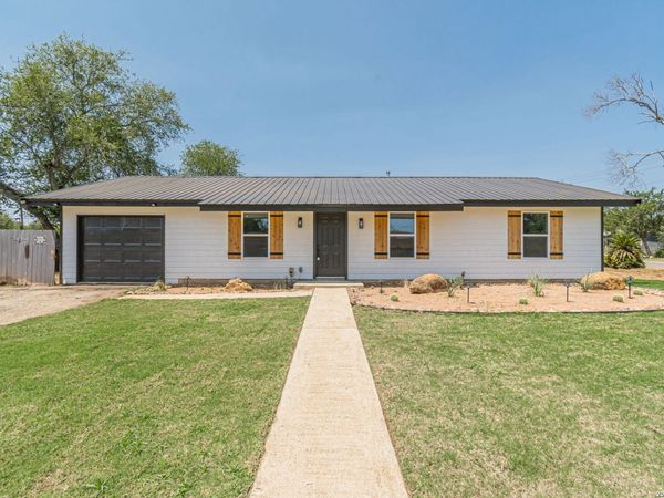 1215 Olive, Jourdanton, TX 78026