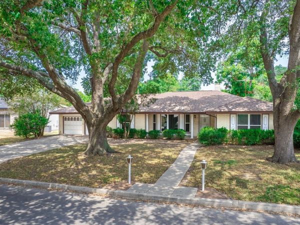 621 Balfour Dr, Windcrest, TX 78239