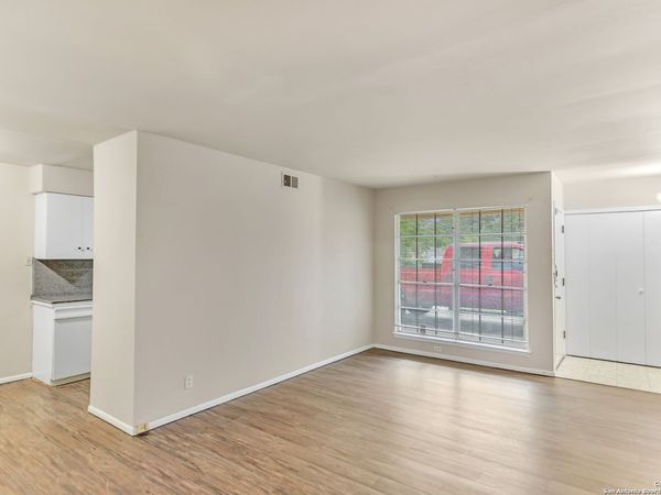 2730 NACOGDOCHES RD, San Antonio, TX 78217