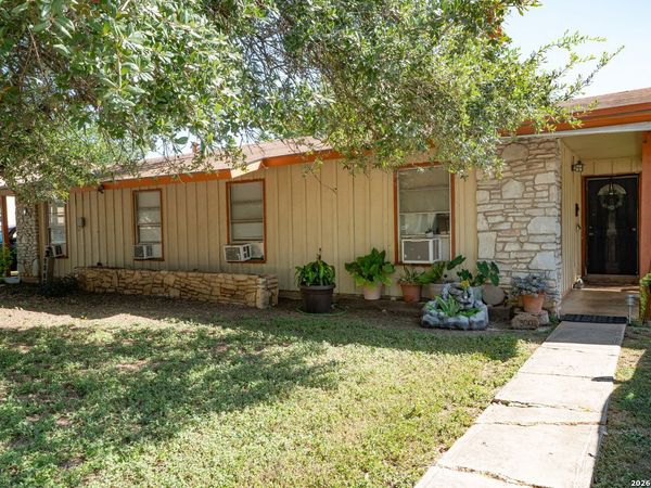 300/302 Koch, Schertz, TX 78154