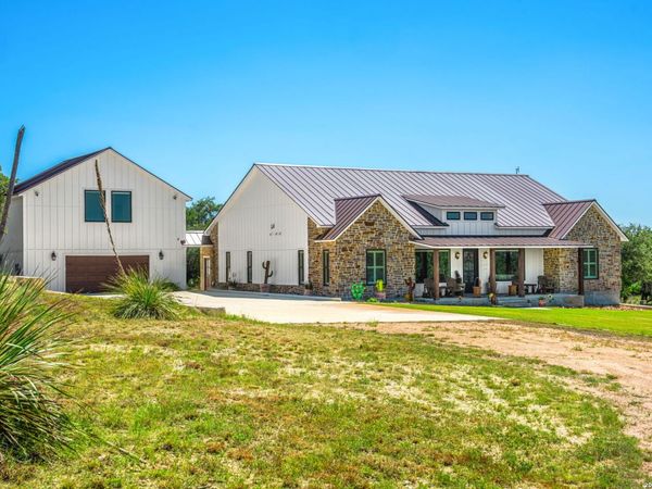 147 Gray Wolf, Blanco, TX 78606