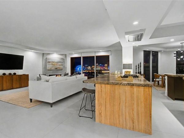 2877 Paradise Road, Unit 2102, Las Vegas, NV 89109