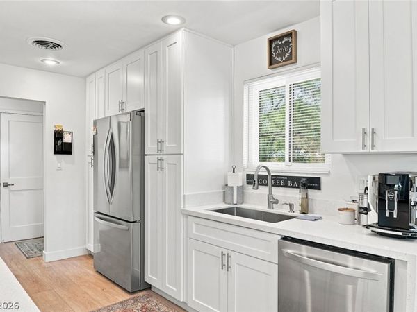 609 SIERRA Lane , Henderson, NV 89002