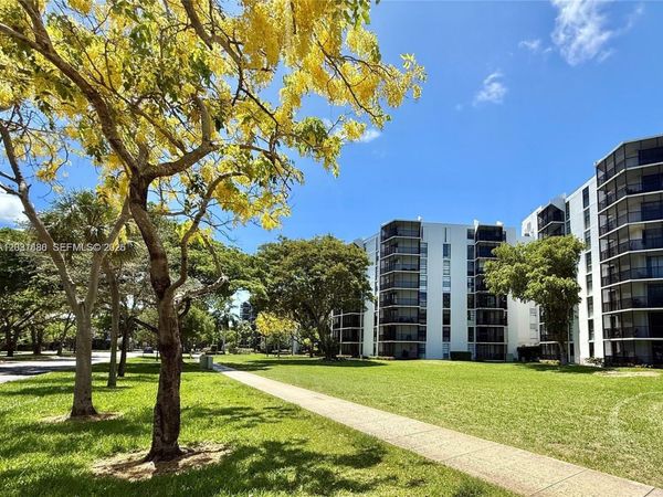 3475 N Country Club Dr, Unit 615, Aventura, FL 33180