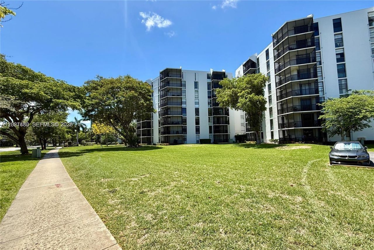 3475 N Country Club Dr, Unit 615, Aventura, FL 33180 Photo