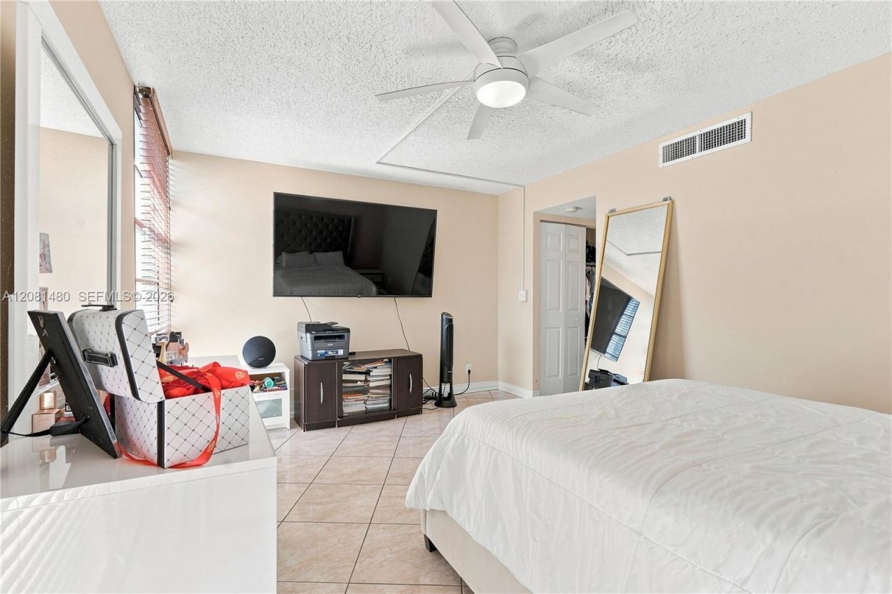 3475 N Country Club Dr, Unit 615, Aventura, FL 33180 Photo