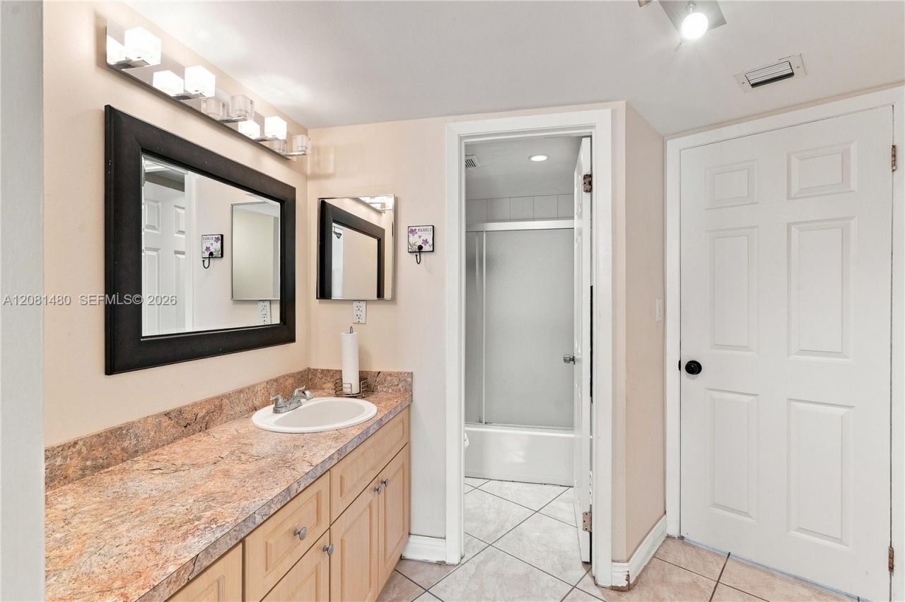 3475 N Country Club Dr, Unit 615, Aventura, FL 33180 Photo