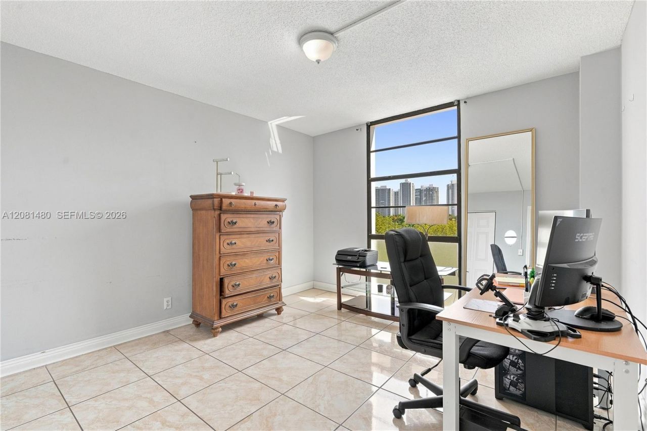 3475 N Country Club Dr, Unit 615, Aventura, FL 33180 Photo