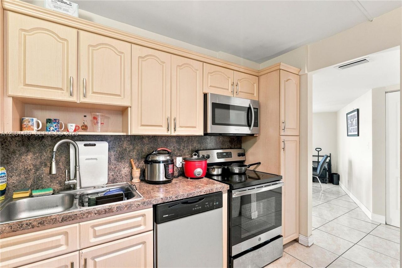 3475 N Country Club Dr, Unit 615, Aventura, FL 33180 Photo