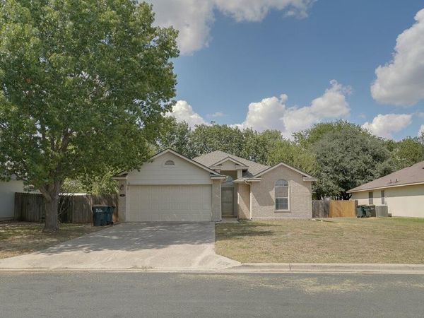 402 Hickory Tree DR , Georgetown, TX 78626