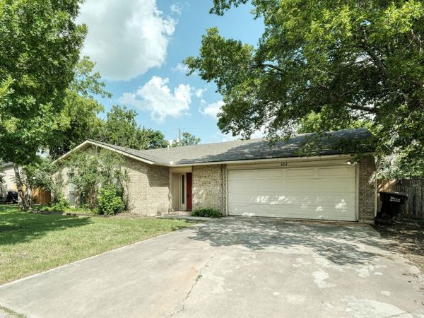 804 Dunman DR, Georgetown, TX 78628
