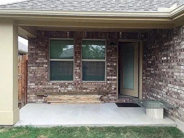 520 S Brook DR, Leander, TX 78641