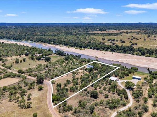 211 Riverside DR W, Llano, TX 78643