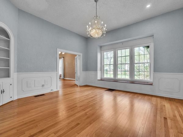 300 Mills ST, Smithville, TX 78957