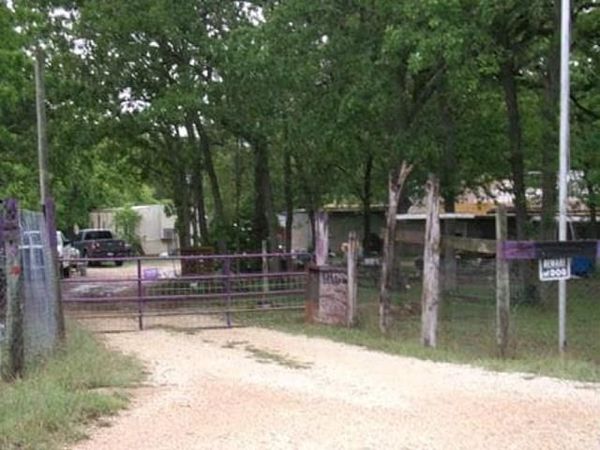 386 Hidden Oaks LN, Elgin, TX 78621