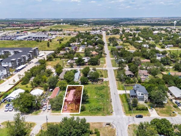 303 Eggleston ST , Manor, TX 78653