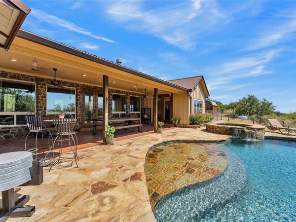 400 Darby LN, Llano, TX 78643