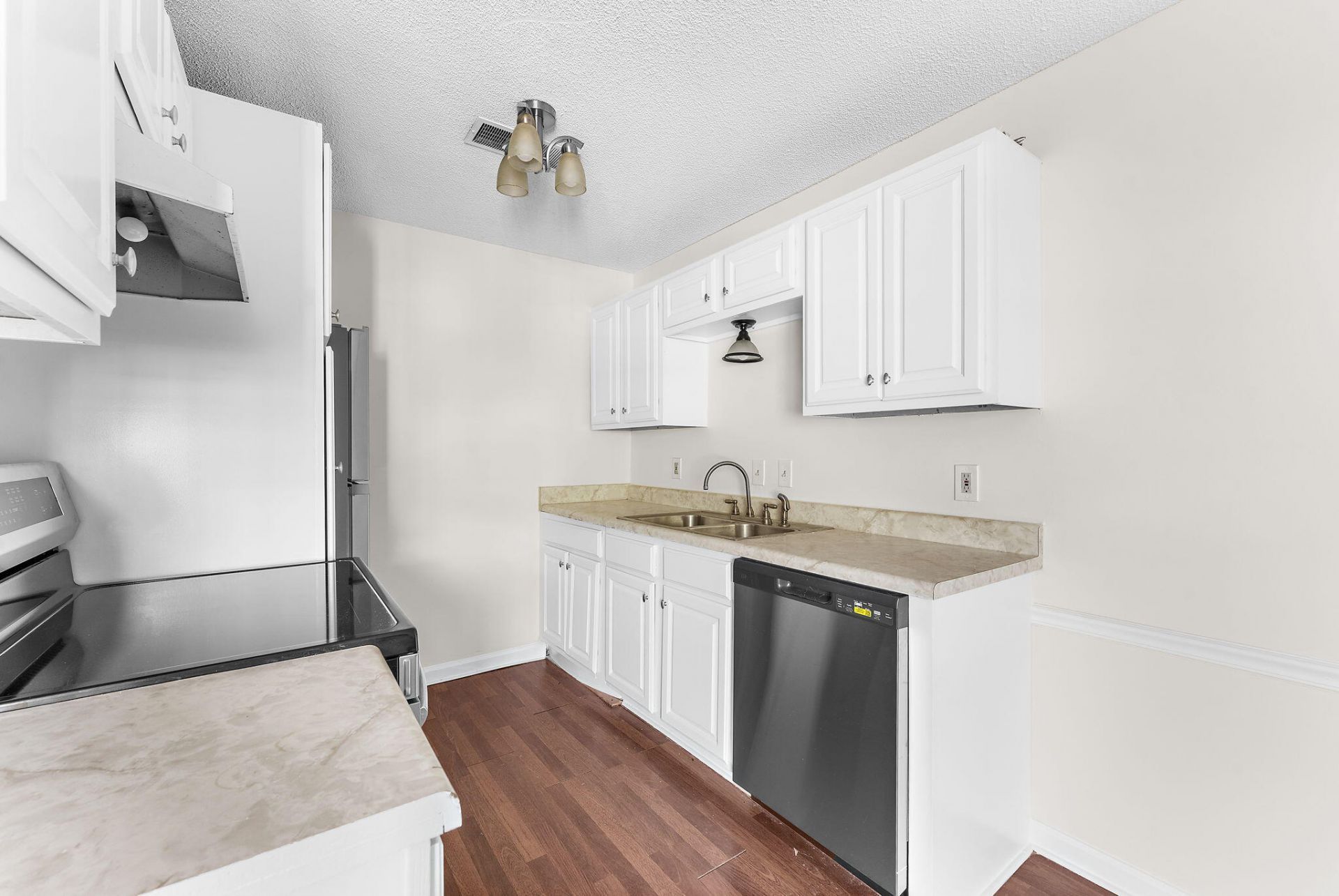 201 Oakmont Avenue Photo 10