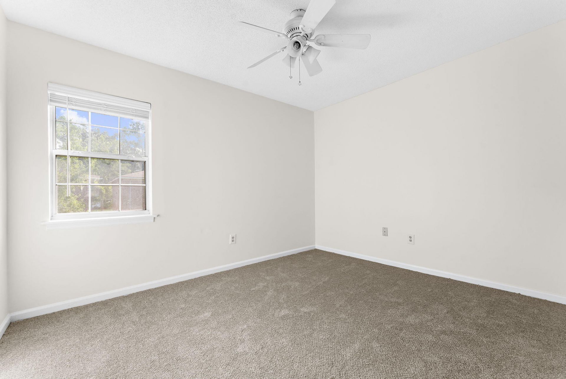201 Oakmont Avenue Photo 12