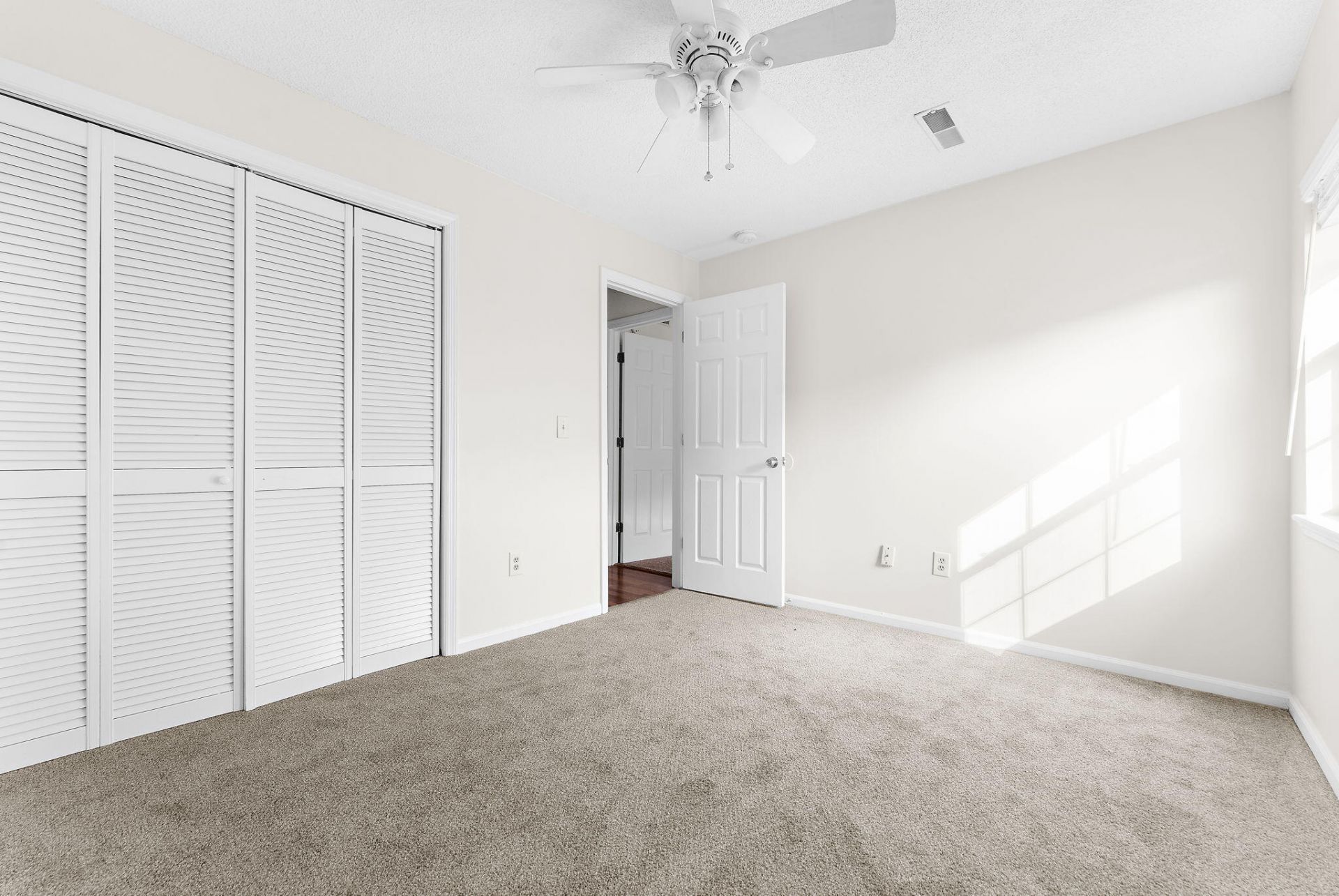 201 Oakmont Avenue Photo 13
