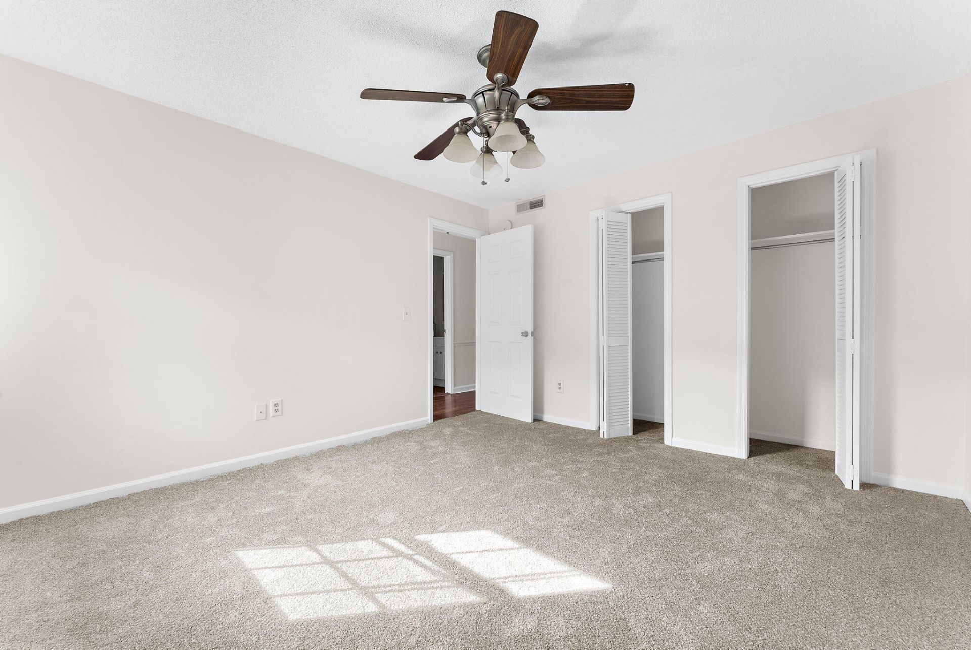 201 Oakmont Avenue Photo 15