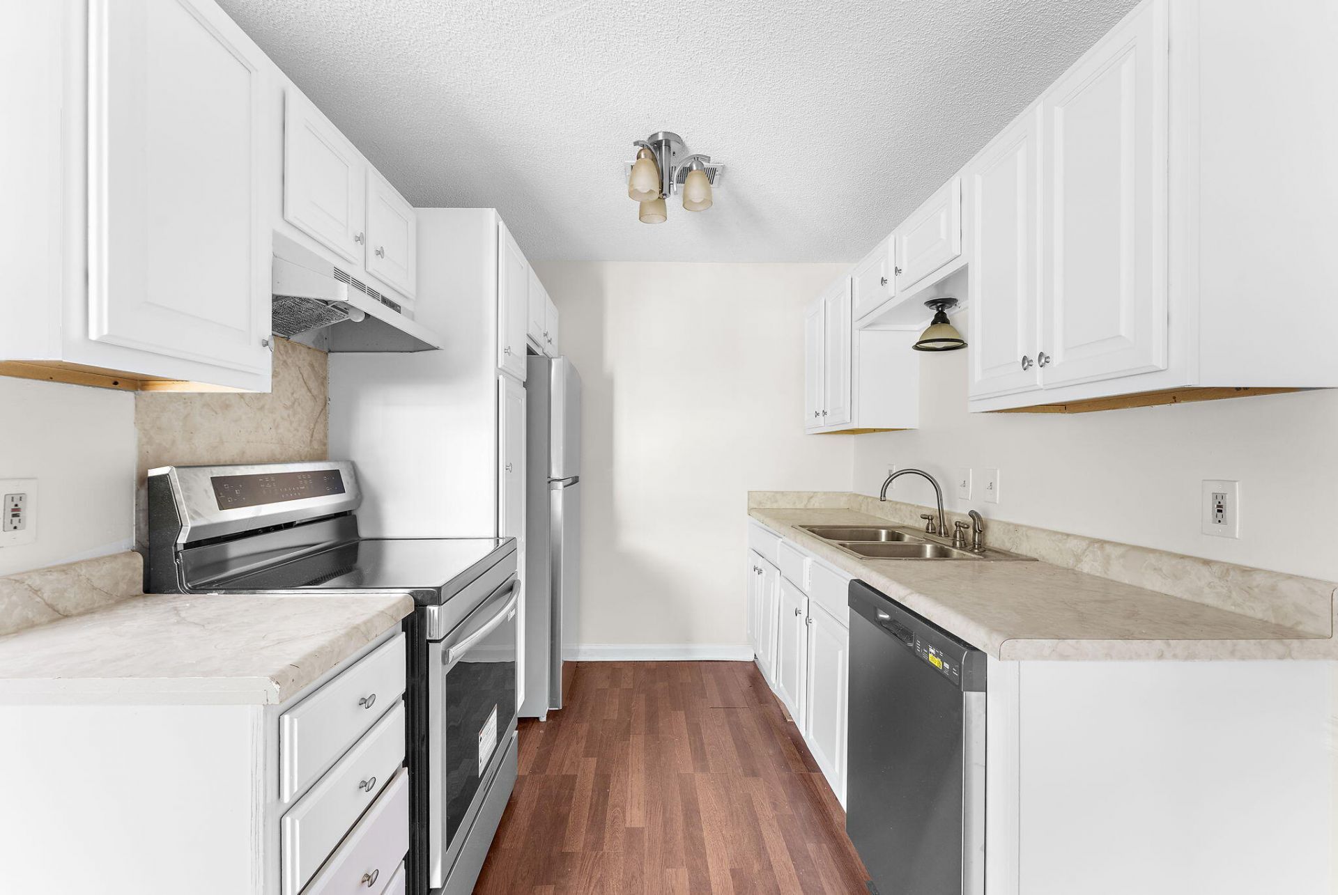 201 Oakmont Avenue Photo 8
