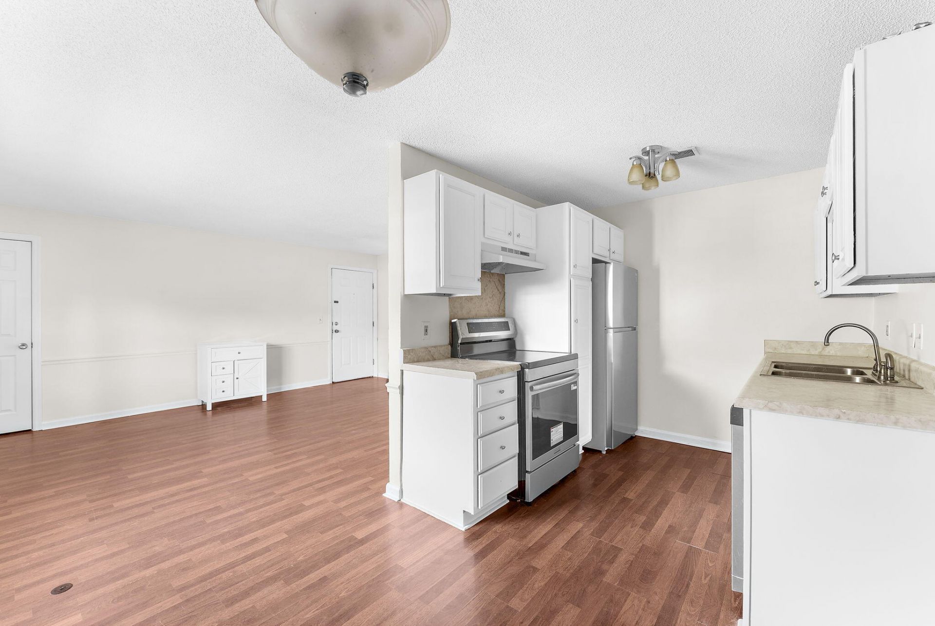 201 Oakmont Avenue Photo 9