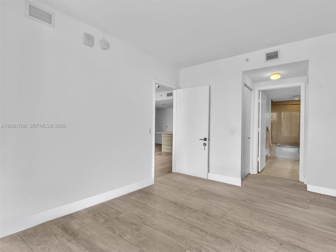 121 NE 34th St , Unit 1602, Miami, FL 33137 Photo