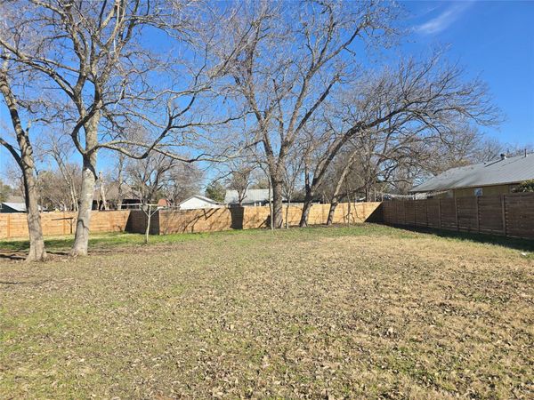 305 Lexington RD , Elgin, TX 78621