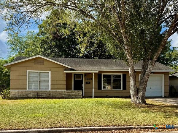 1801 E Walnut Avenue , Victoria, TX 77901