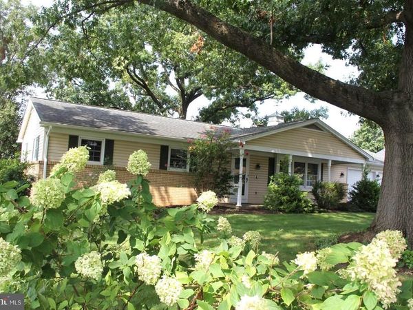 2071 THOROUGHBRED LANE, LANCASTER, PA 17601