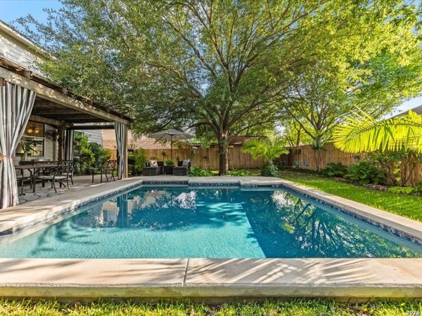 10559 Weser Ln, Helotes, TX 78023