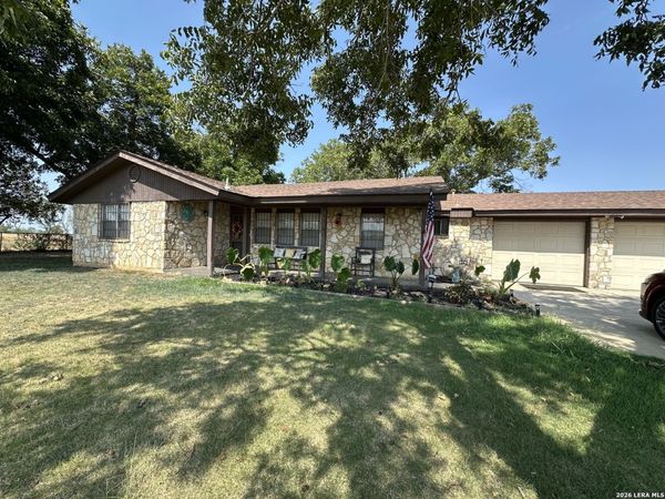 325 McCaughan Rd, Poteet, TX 78065