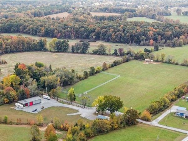 320 Capps Farm Ln , Mc Ewen, TN 37101
