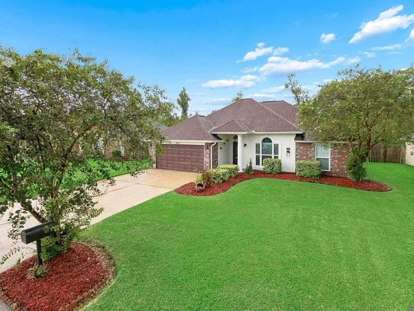 613 Foxwood Lane, Laplace, LA 70068