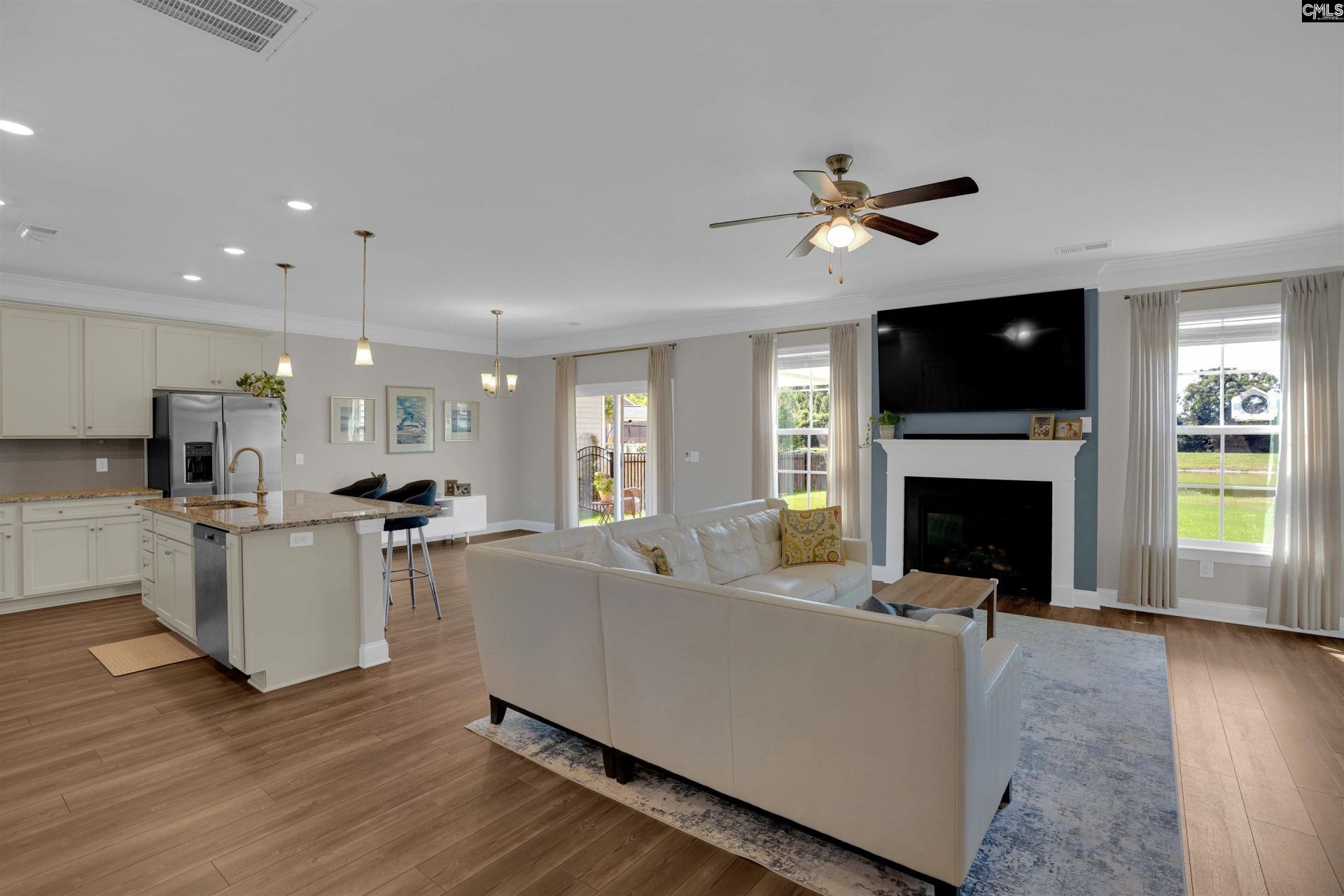 335 Stillington Street  Photo 4