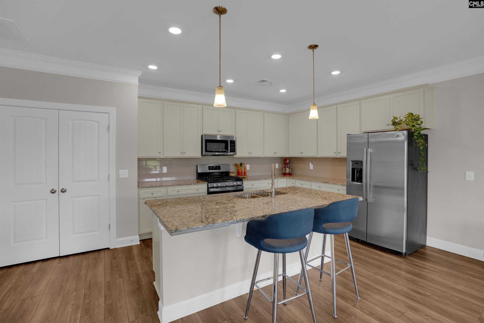 335 Stillington Street Photo 5