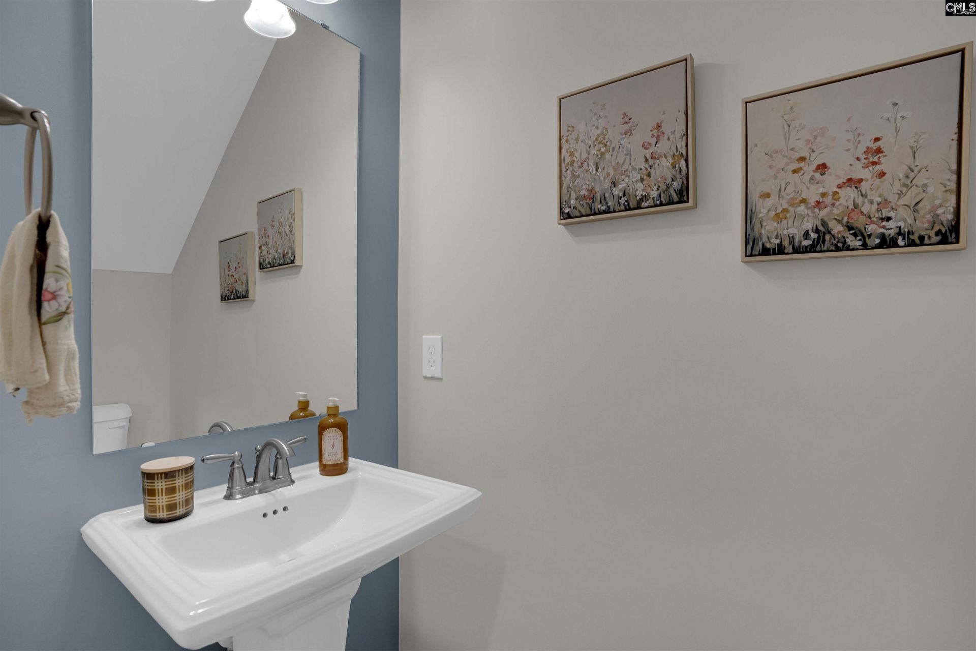 335 Stillington Street  Photo 6
