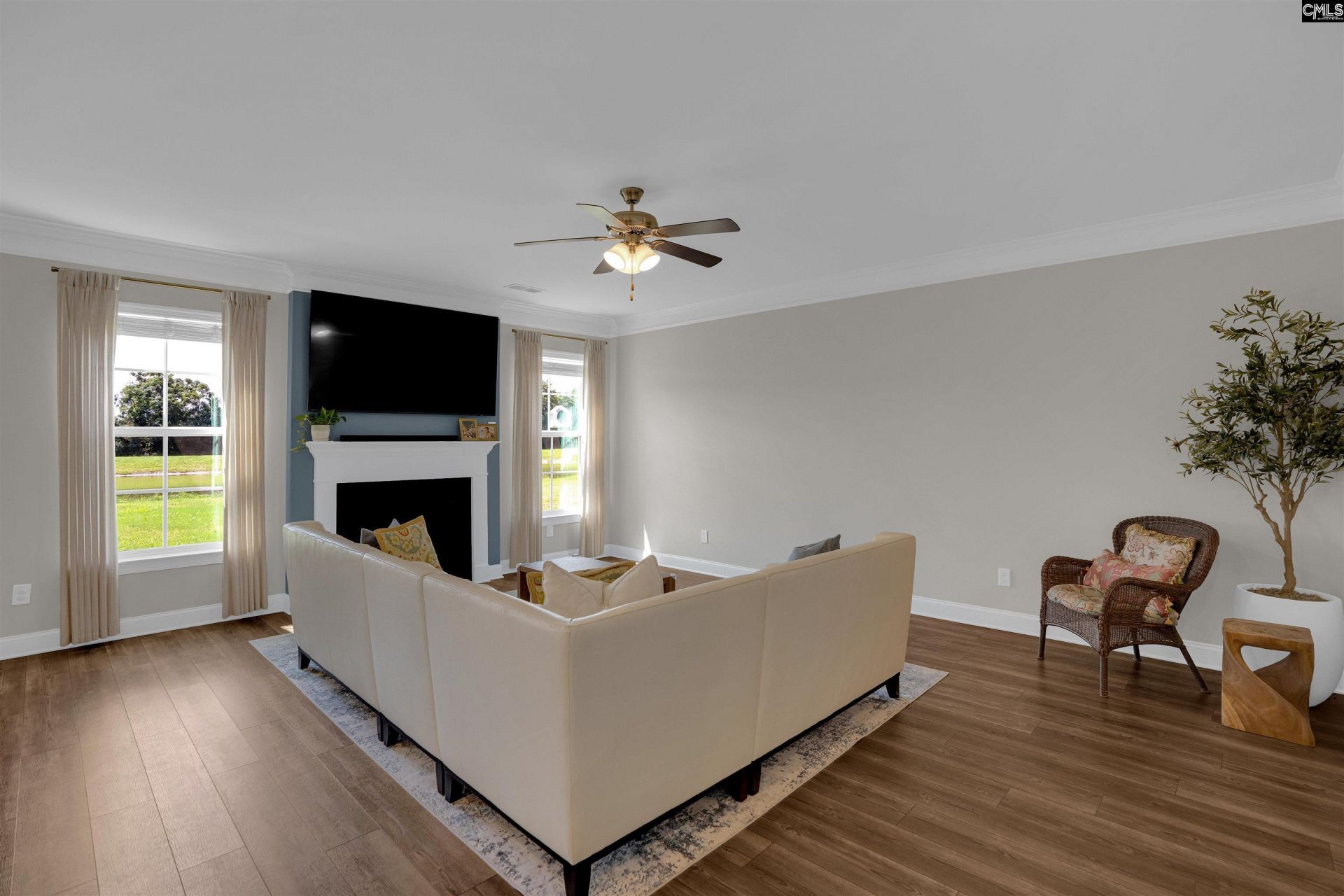 335 Stillington Street  Photo 9
