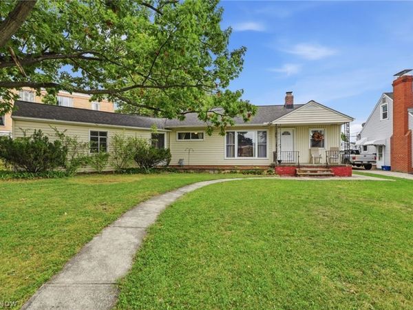 16285 Craigmere Drive , Middleburg Heights, OH 44130