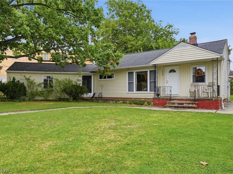 16285 Craigmere Drive, Middleburg Heights, OH 44130 Photo 2