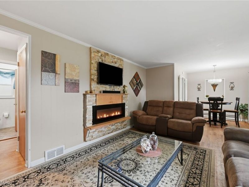 16285 Craigmere Drive, Middleburg Heights, OH 44130 Photo 6