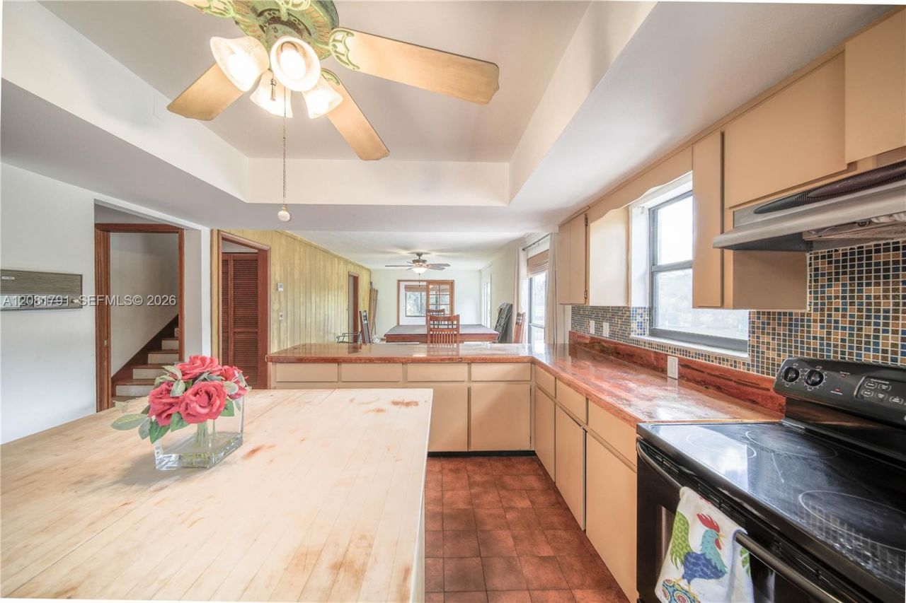 576 Marshall Rd , West Palm Beach, FL 33413 Photo