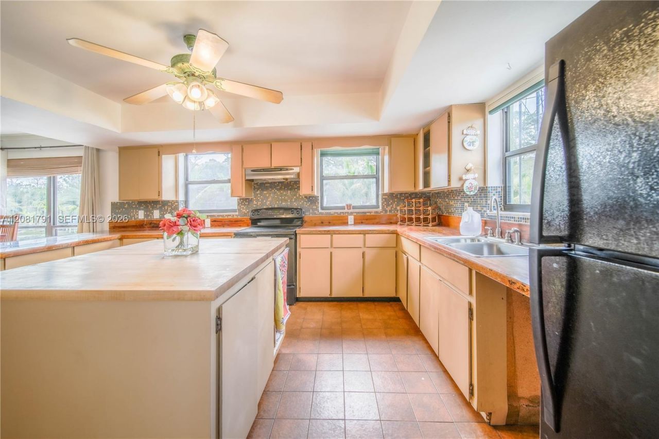 576 Marshall Rd , West Palm Beach, FL 33413 Photo